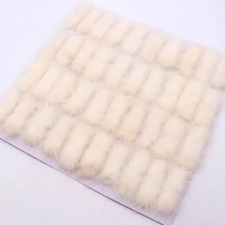 POMPONES de pelo sintético 7cm - Varios colores